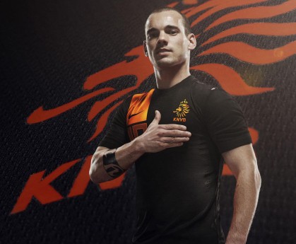 开云官网-7成进球靠一人？曼城3-1逆转黑马，哈兰德梅开二度10轮轰13球，曼城引援哈兰德